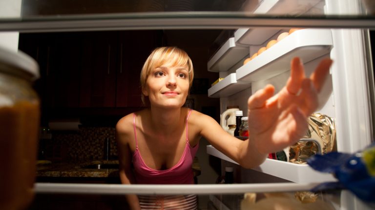 A Magnesium-Rich Snack May Help Ease Anxiety Before Bed